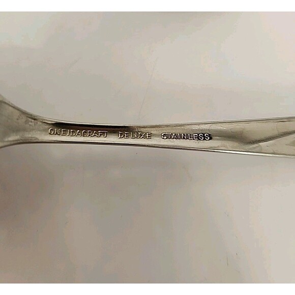 Lot Of 19 Oneidacraft Deluxe Stainless Steel Soup spoons Lasting Rose Pattern - Picture 4 of 5